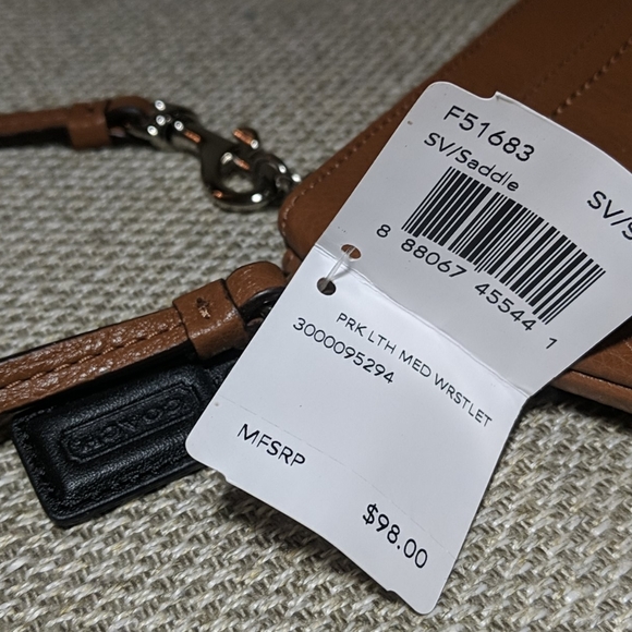 Coach New York Pebbled Leather Wristlet - Picture 2 of 4